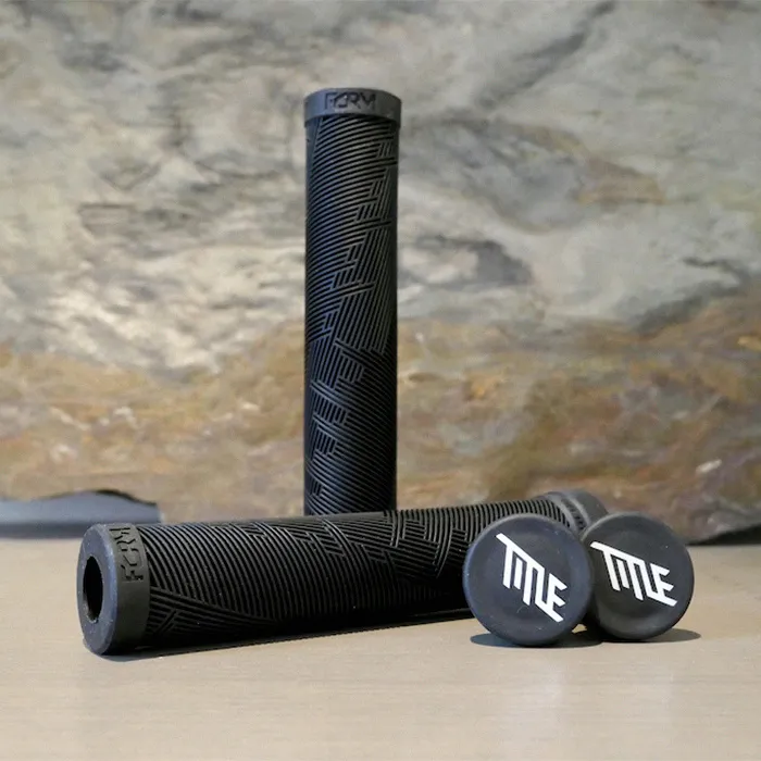 title-form-grips-live-2