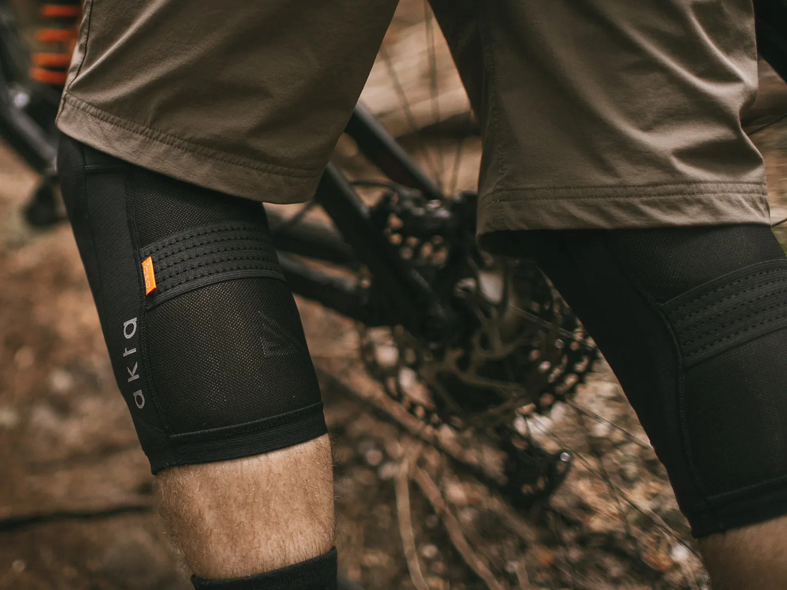 akta-trail-knee-pad-live-4