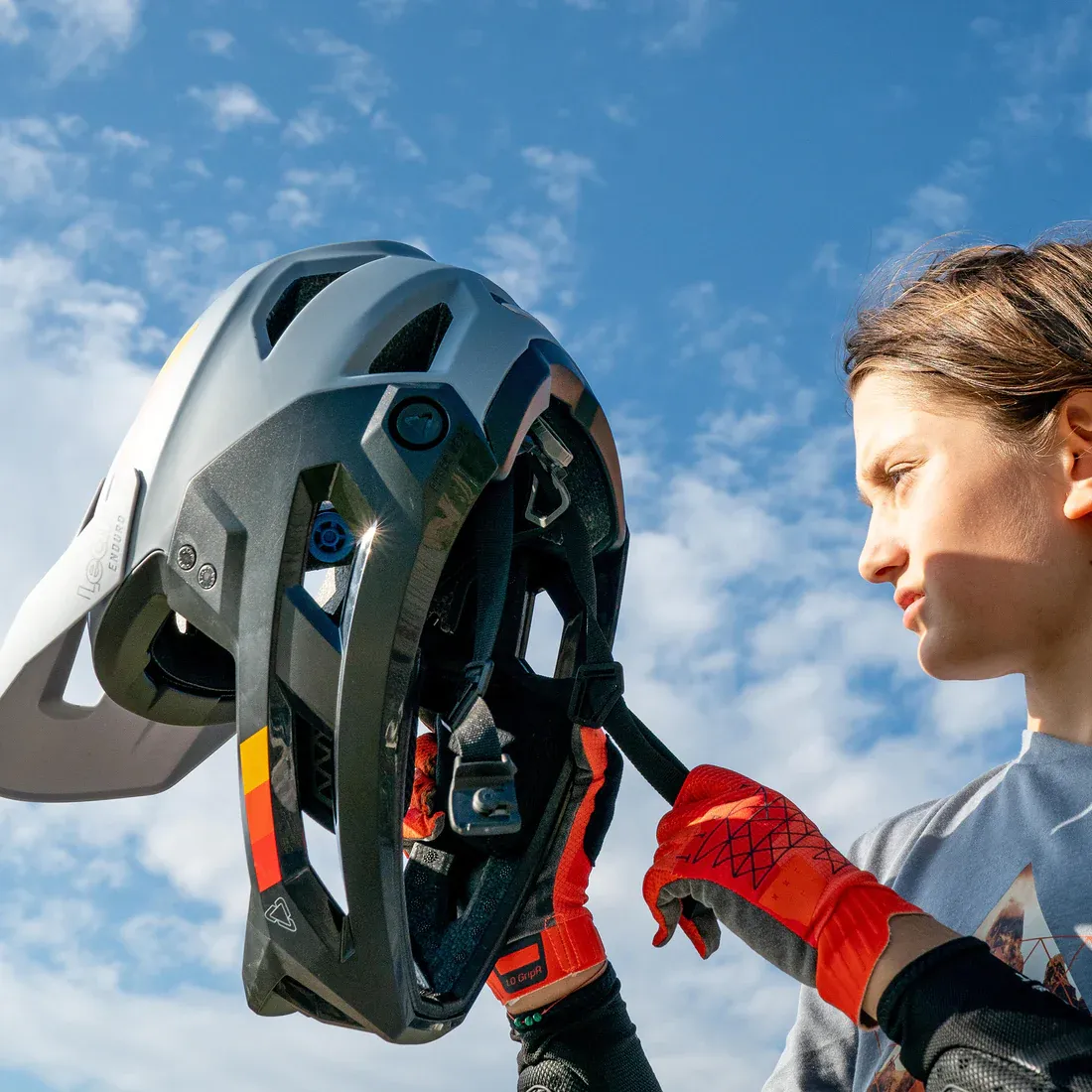 leatt-enduro-20-jr-convertible-full-face-helmet-live_2
