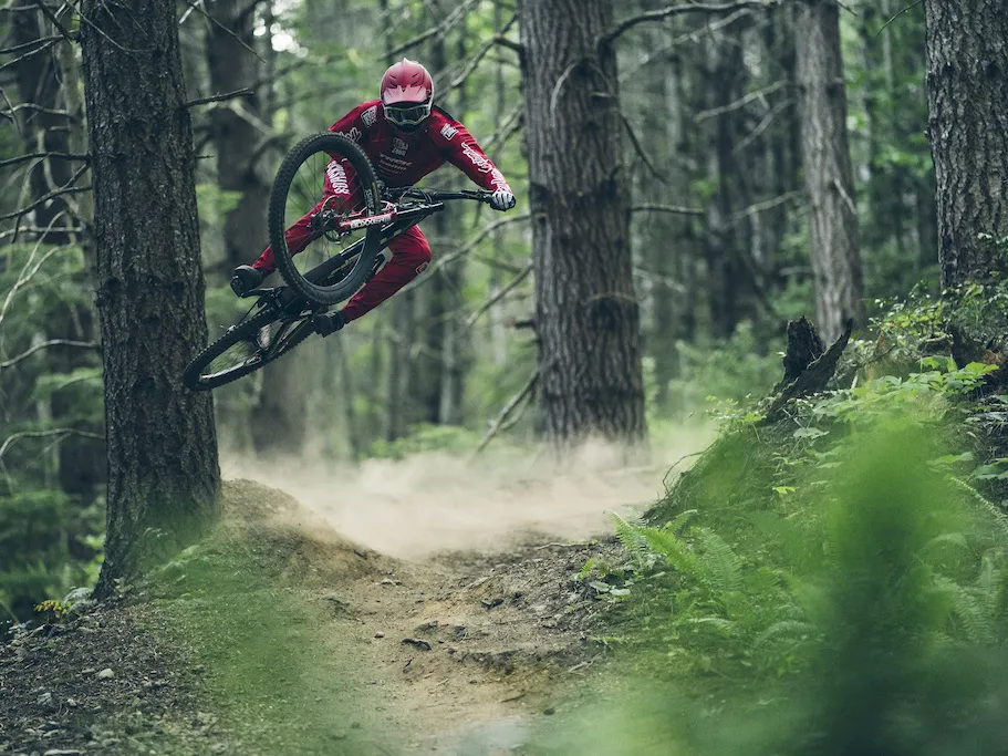 rockshox-boxxer-ultimate-d1-fork-red-live-3