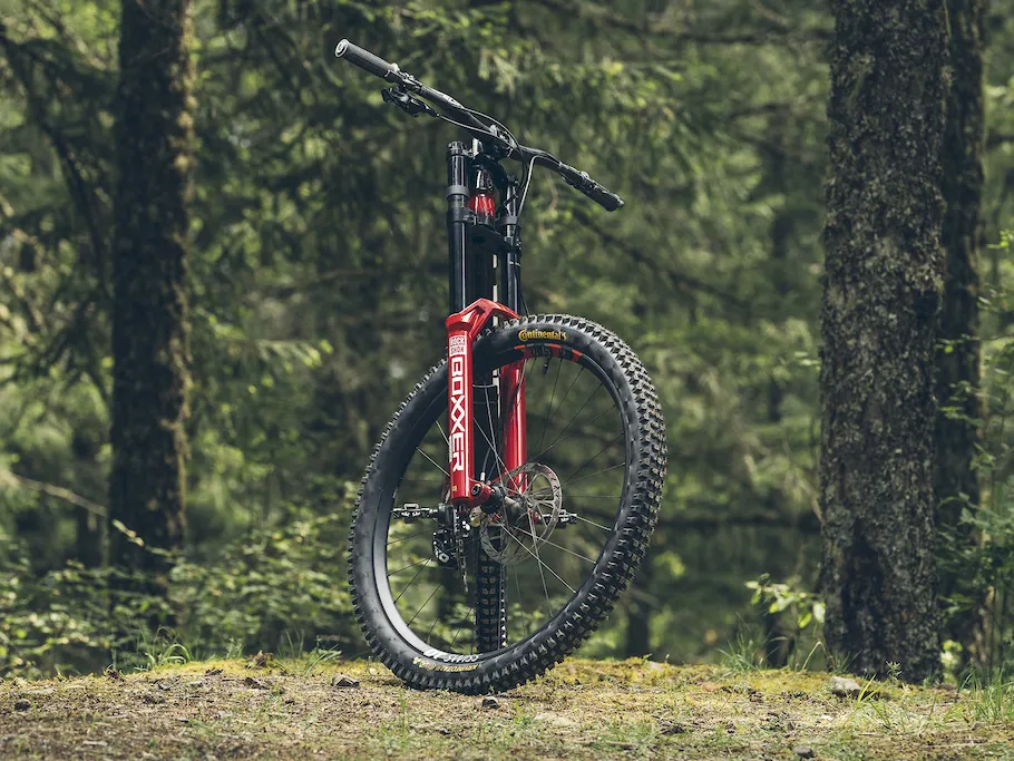 rockshox-boxxer-ultimate-d1-fork-red-live-2