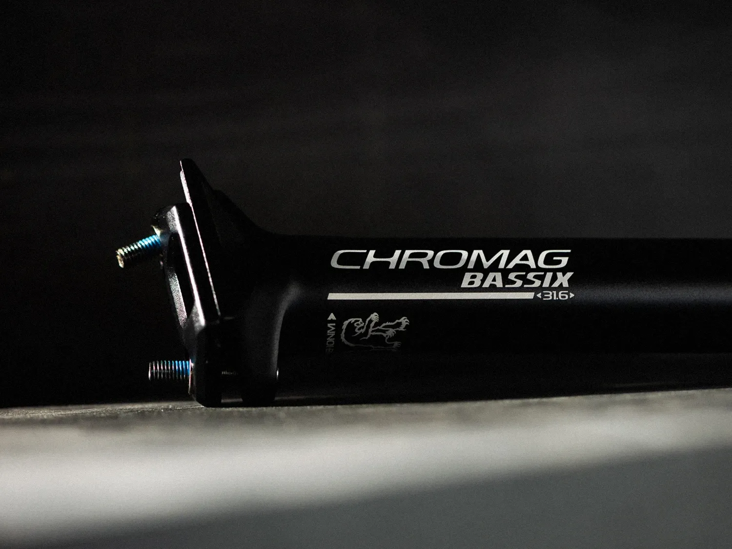 chromag-bassix-seatpost-live