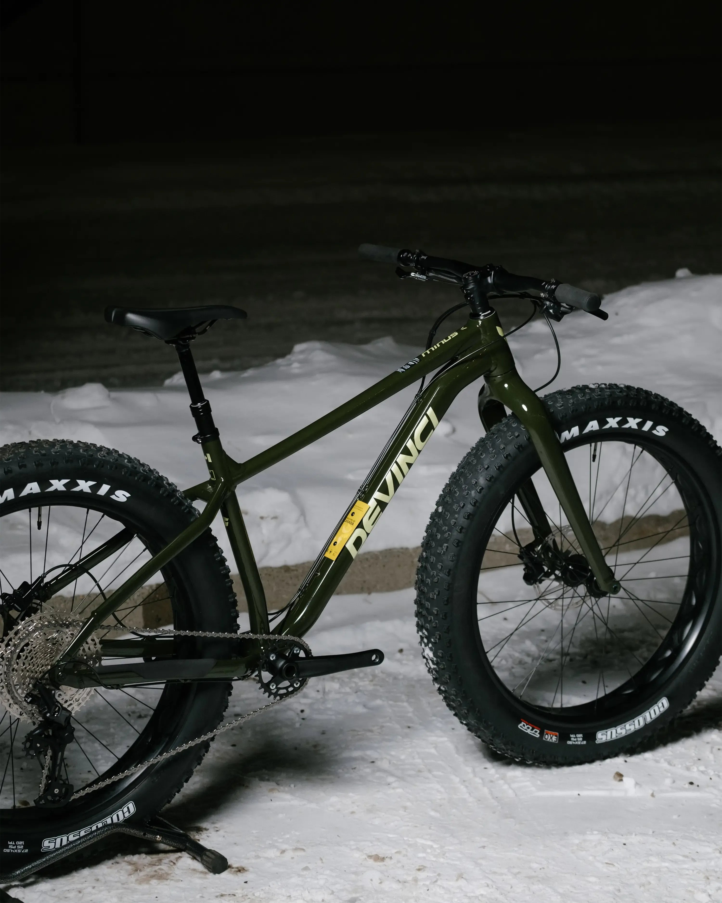 devinci-minus-deore-forest-green-lifestyle-2