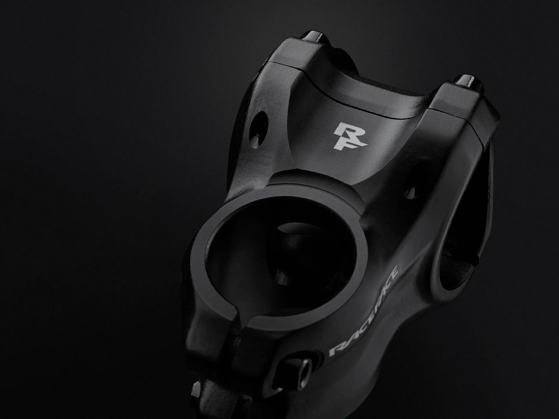 race-face-aeffect-r-35-stem-details-1
