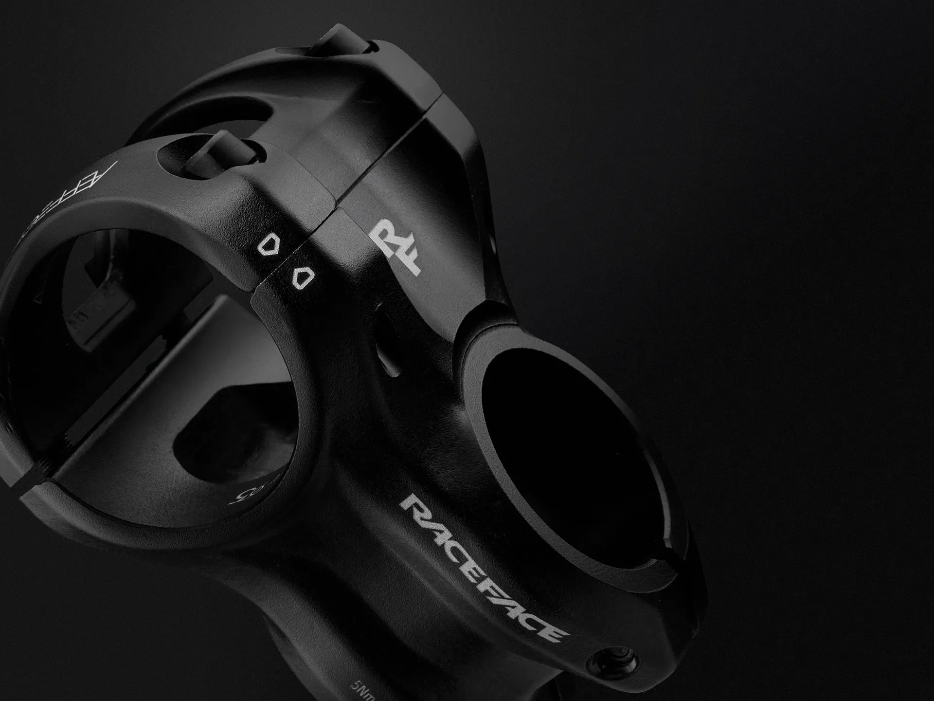 race-face-aeffect-r-35-stem-details-2
