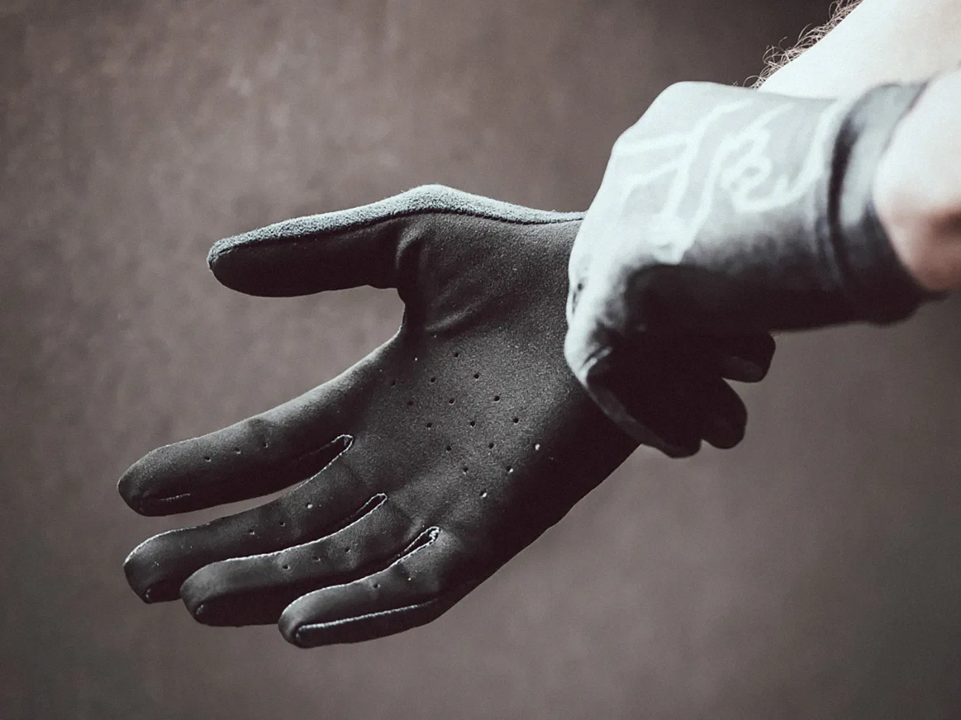 chromag-habit-gloves-live-1