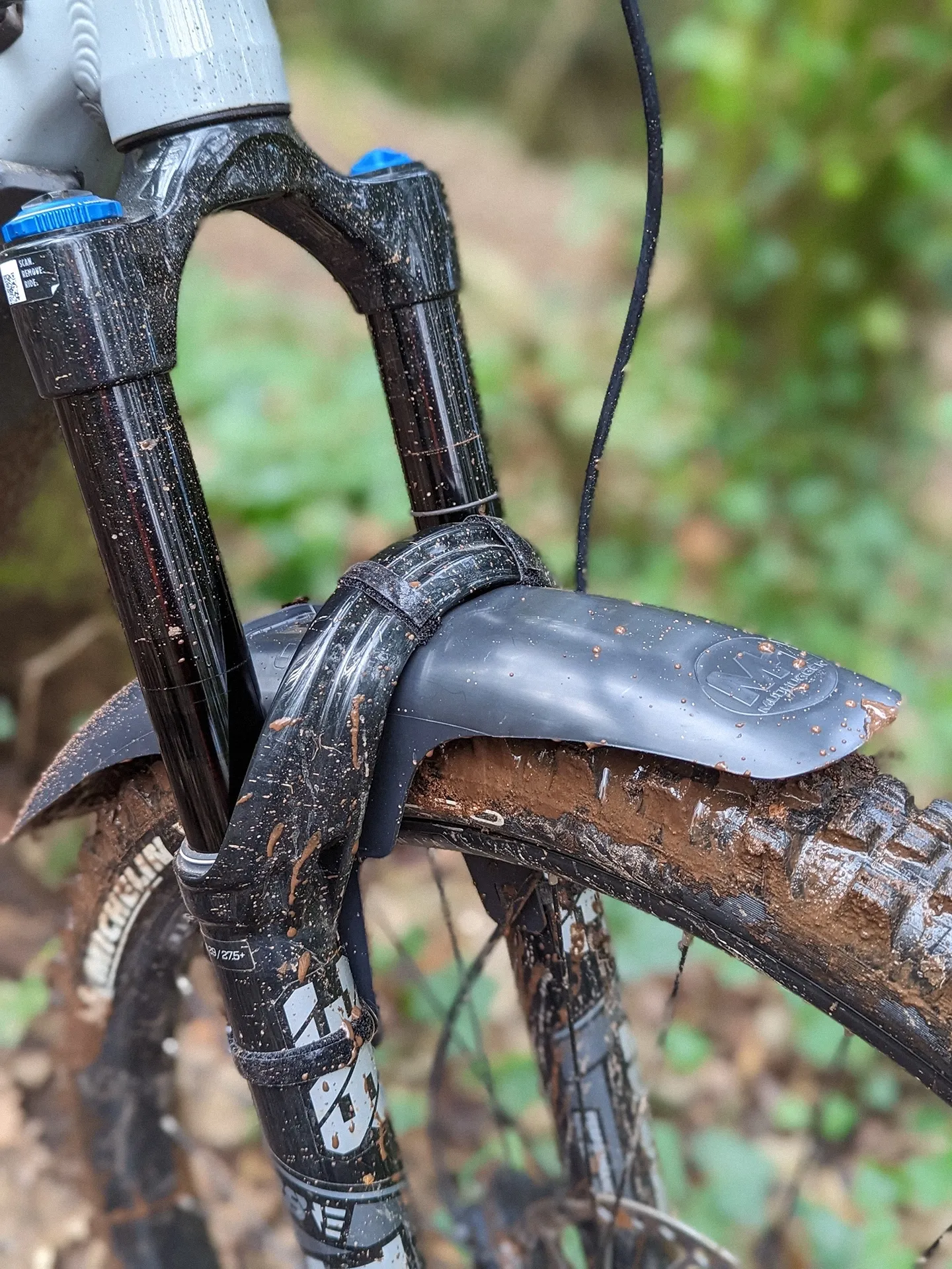 mudhugger-evo-front-fender-ziptie-long-live-1