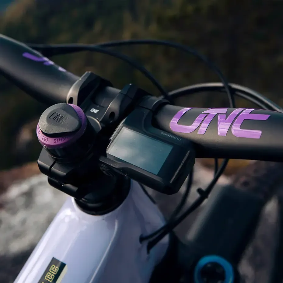 oneup-carbon-e-bar-35mm-clamp-cockpit