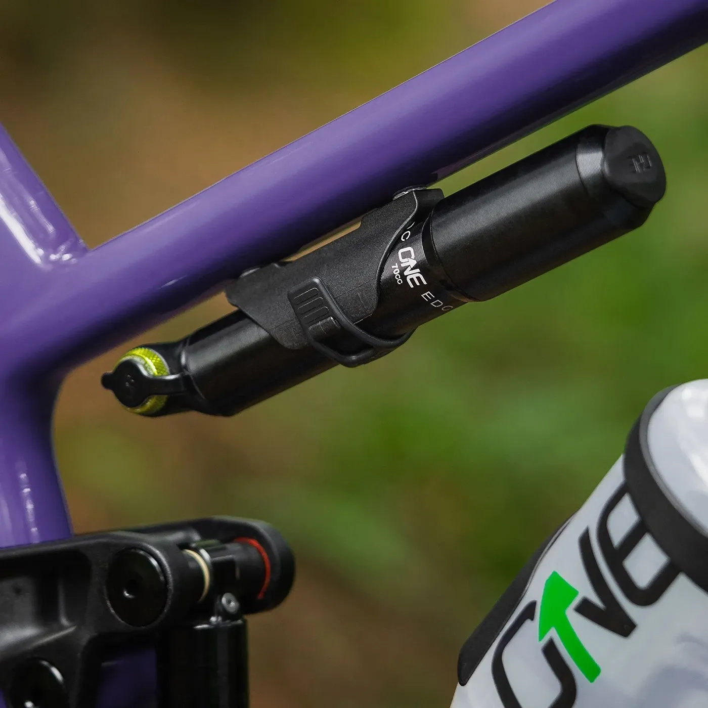 oneup-edc-inline-pump-mount-9