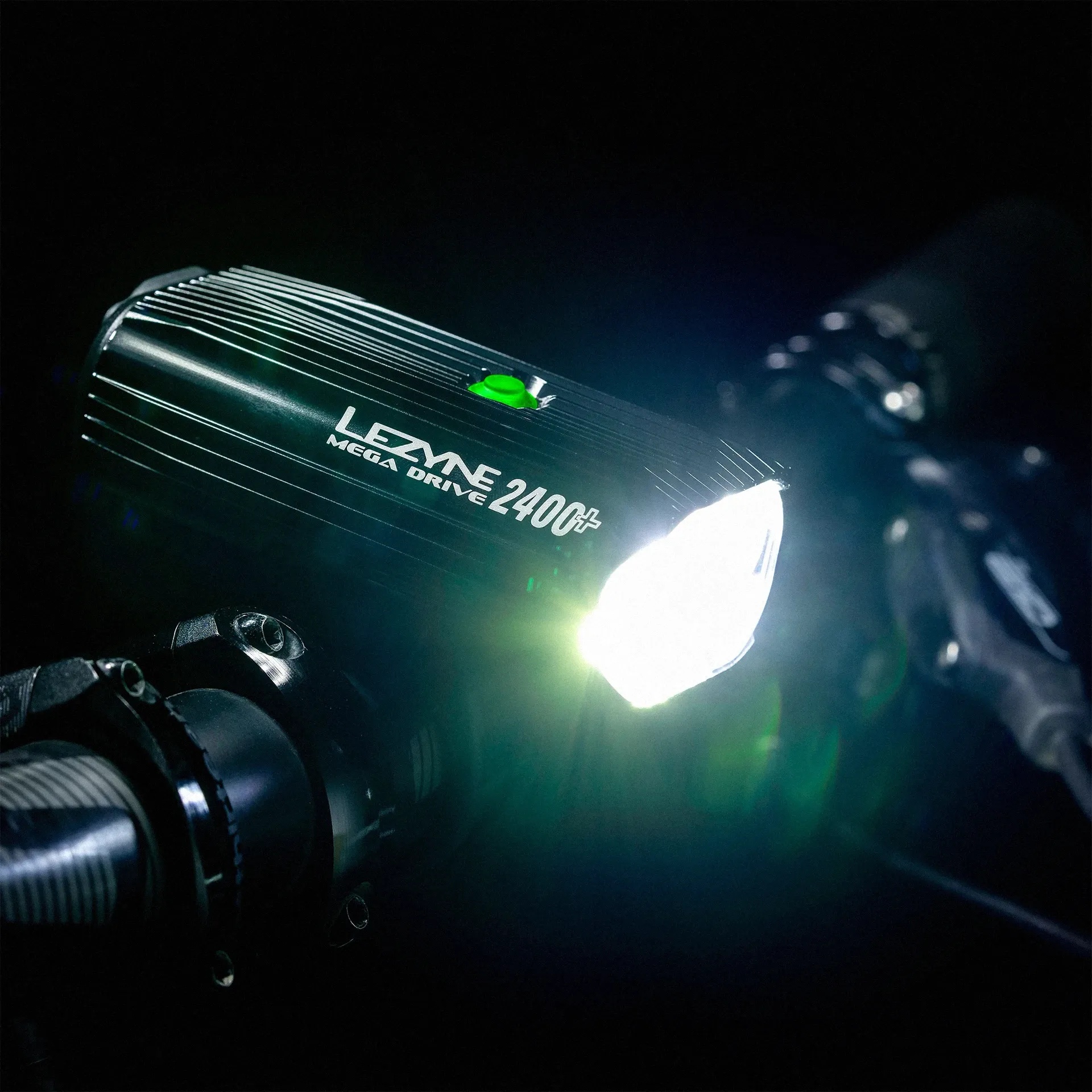 lezyne-mega-drive-2400-loaded-light-live