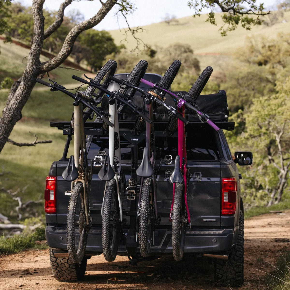 thule-revert-4-bike-hitch-rack-live-3