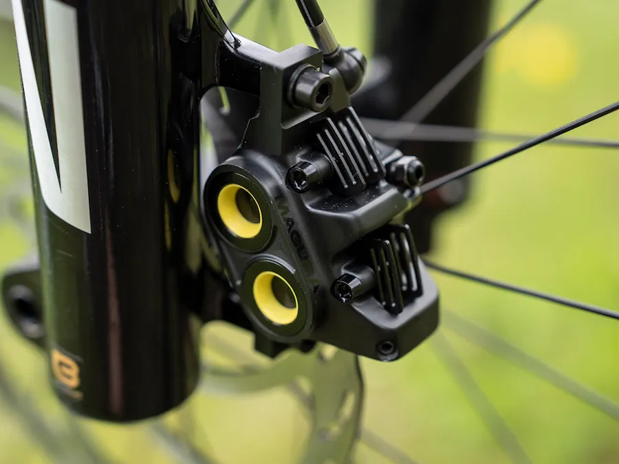 magura-gustav-pro-disc-brake-grey-yellow-f-r-flip (1)