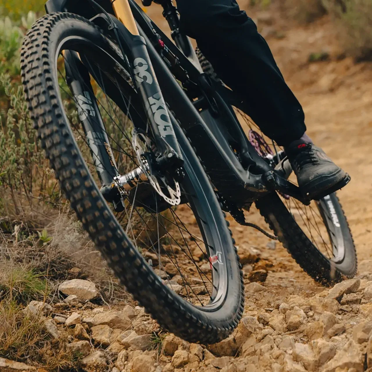 ethirteen-grappler-radial-mtb-275-x-25-flux-gr-lifestyle-6