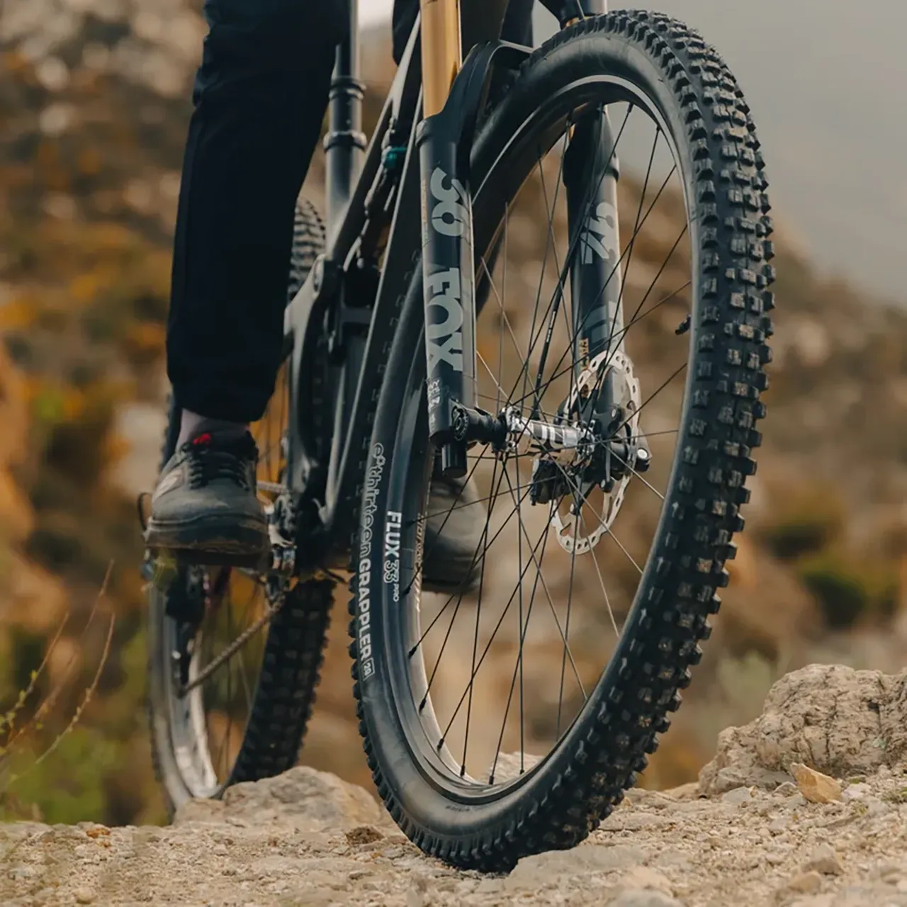 ethirteen-grappler-radial-mtb-275-x-25-flux-gr-lifestyle-5