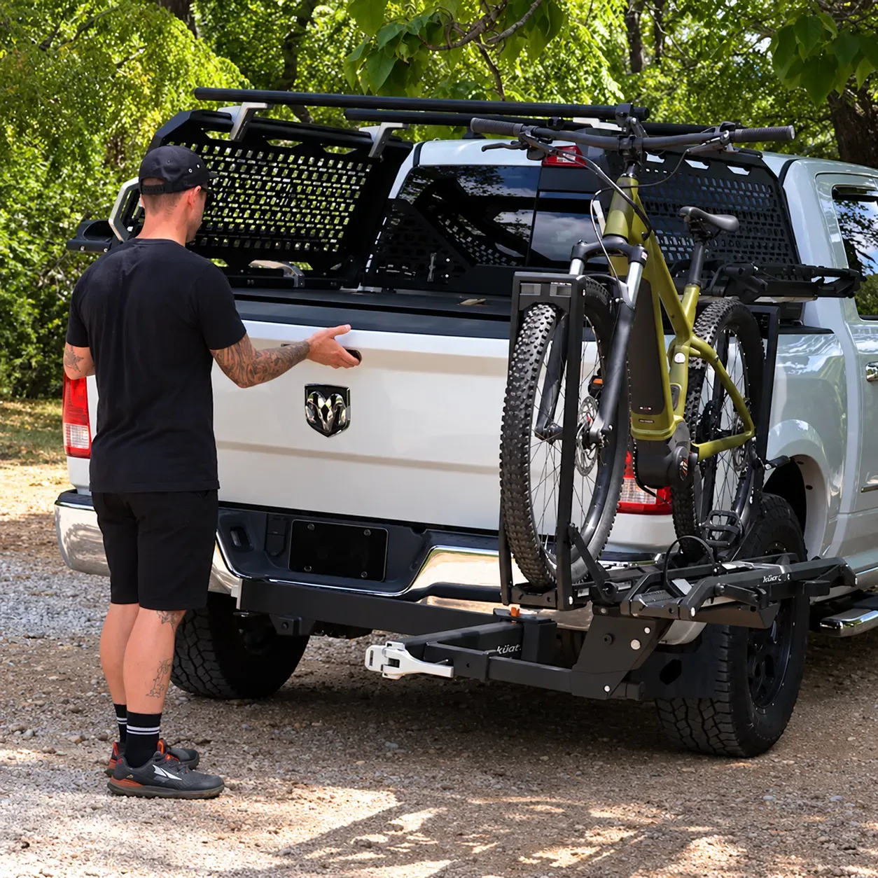 kuat-pivot-xd-2-passenger-side-sandy-black-lifestyle-2