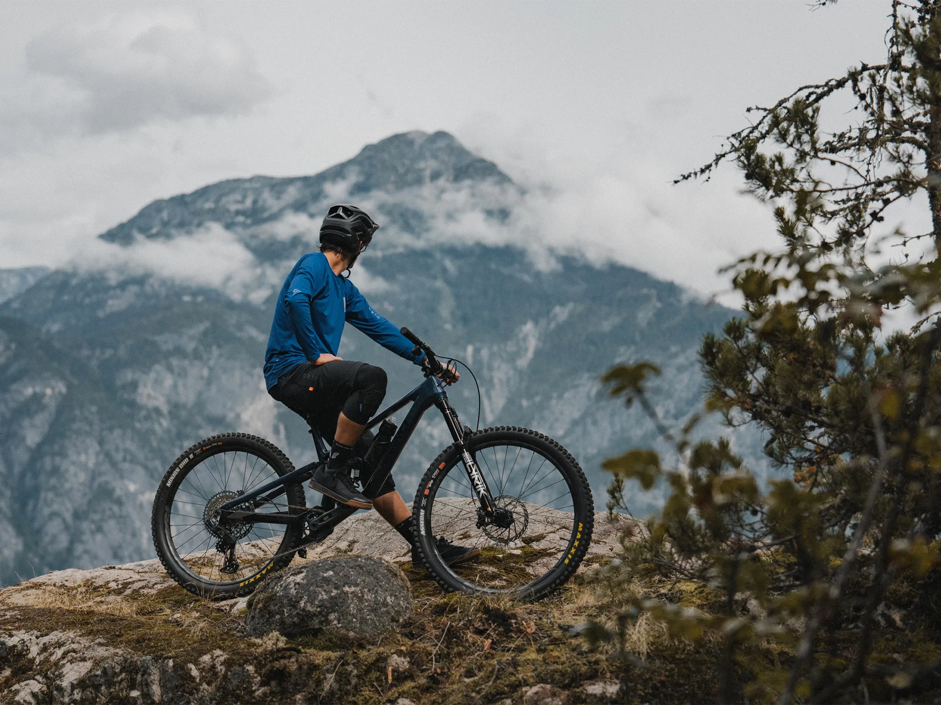 devinci-troy-carbon-2025-live-2