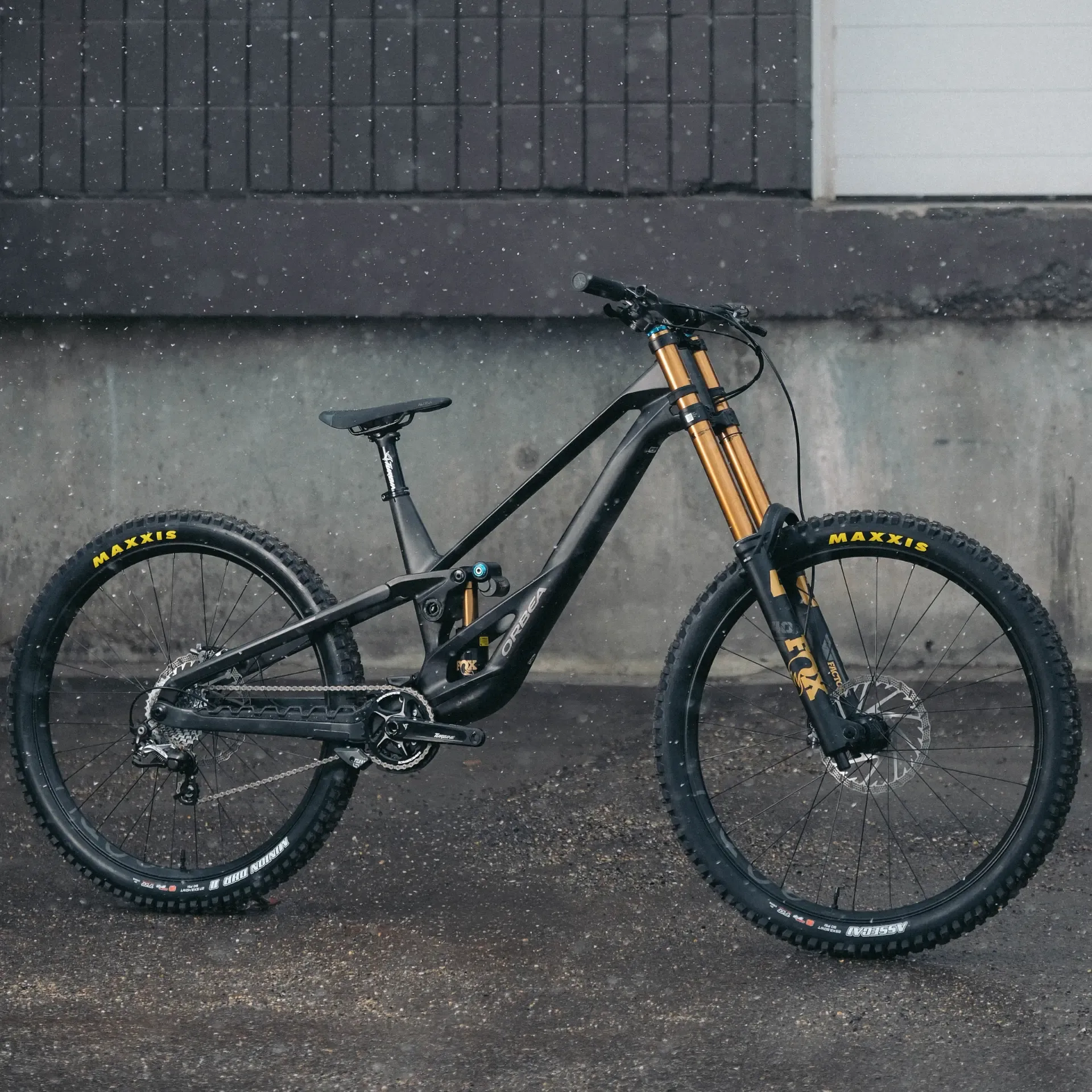 orbea-rallon-dh-carbon-raw-carbon-4