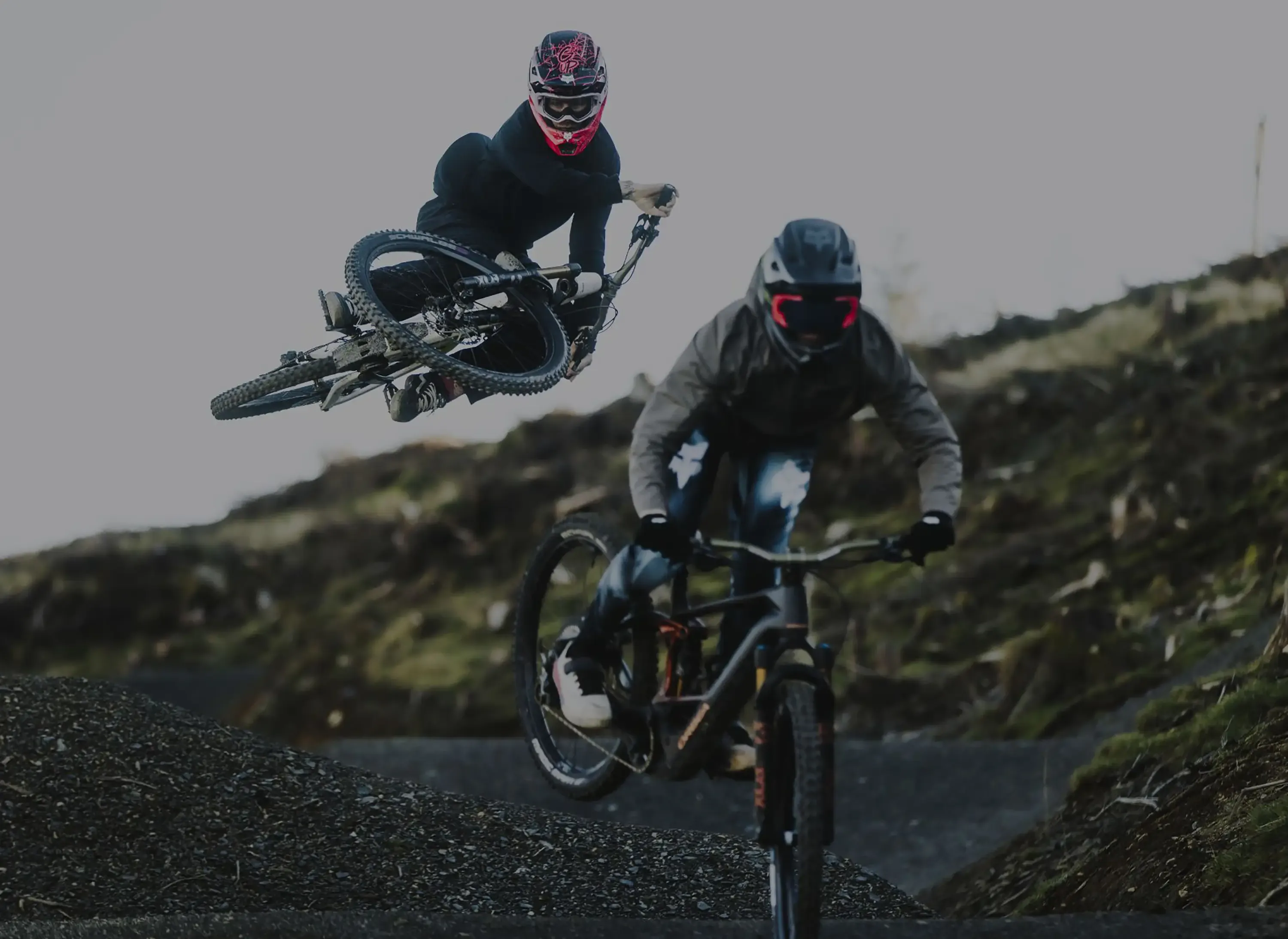 orbea-wild-aluminum-action-lifestyle-1