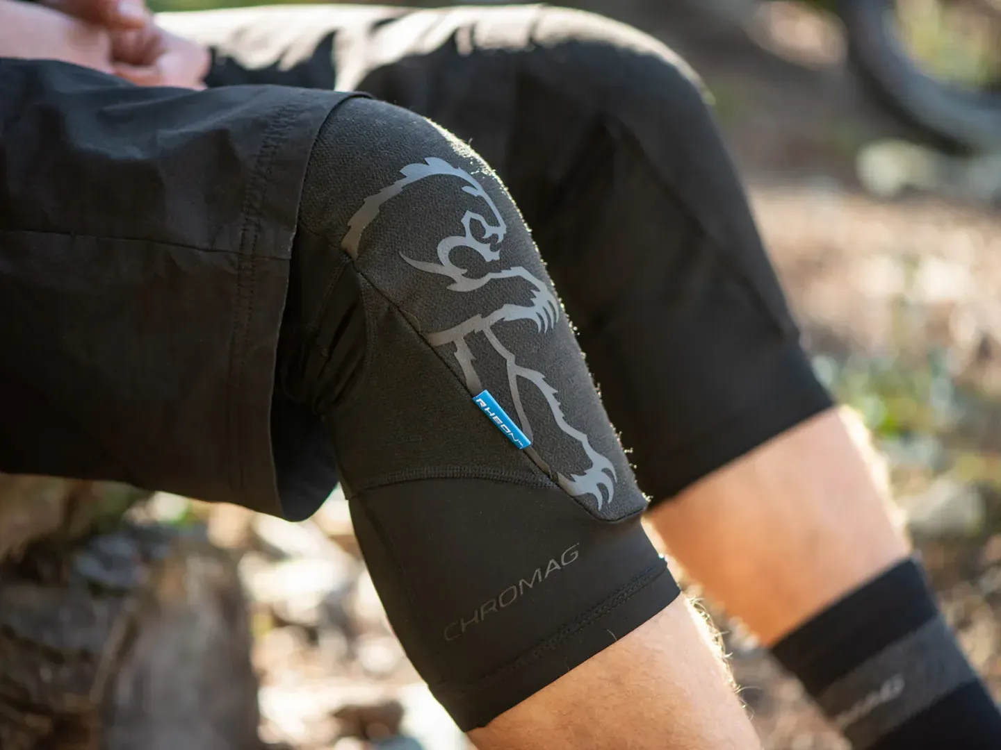 chromag-shift-knee-guard-4
