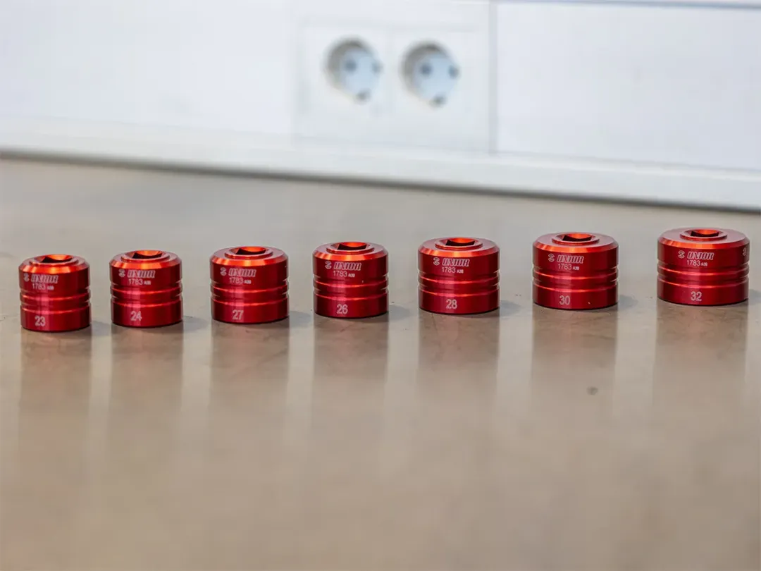 unior-suspension-top-cap-socket-ano-red-2