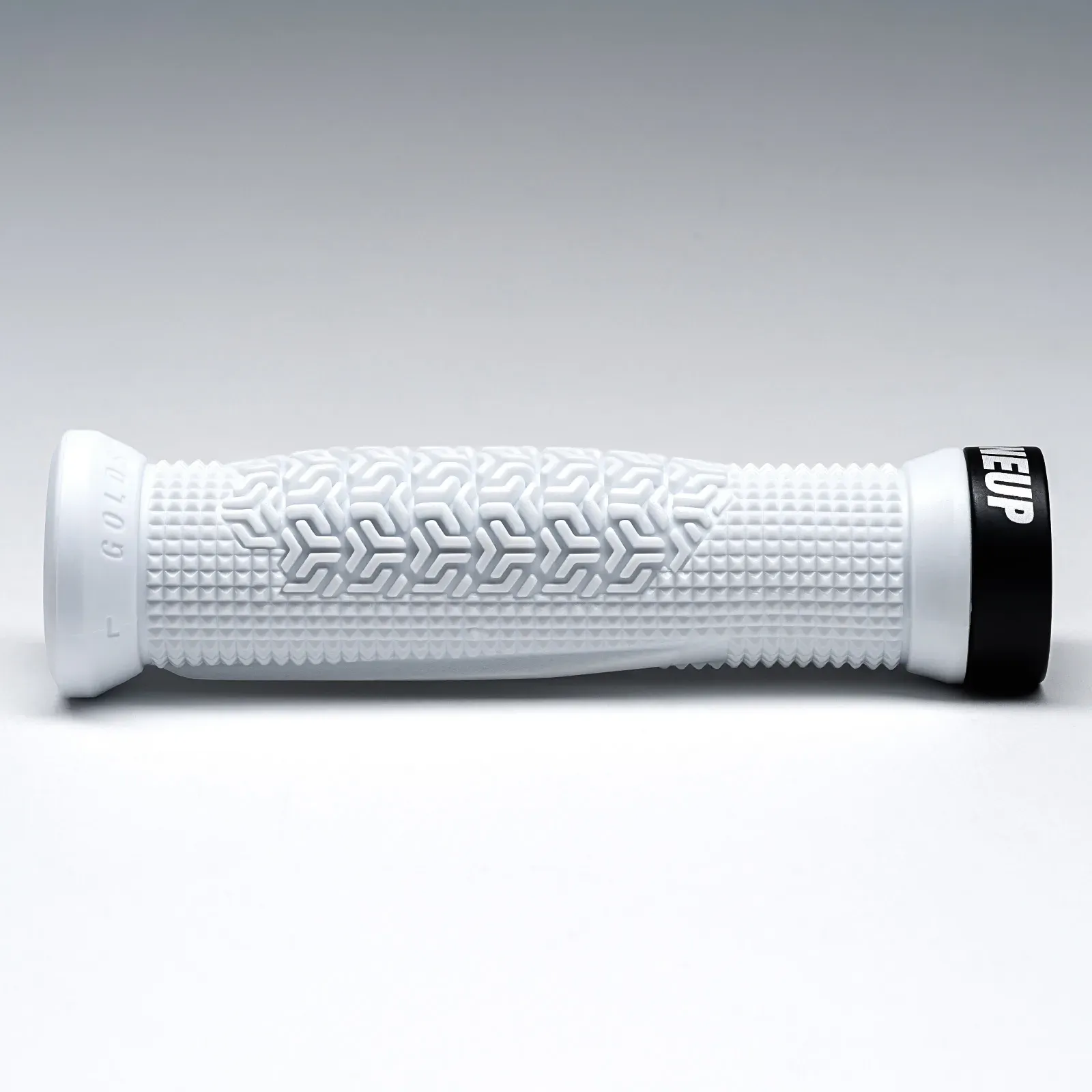 oneup-jg-lock-on-grip-white-3
