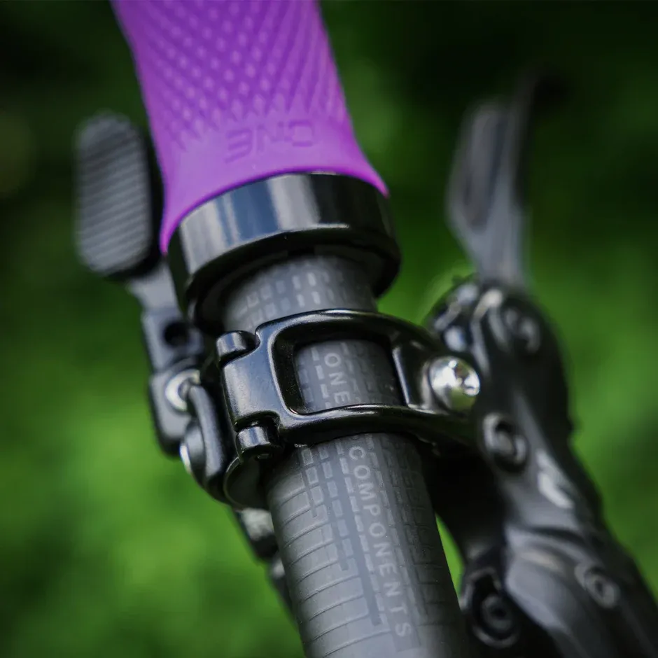 oneup-grips-live-2