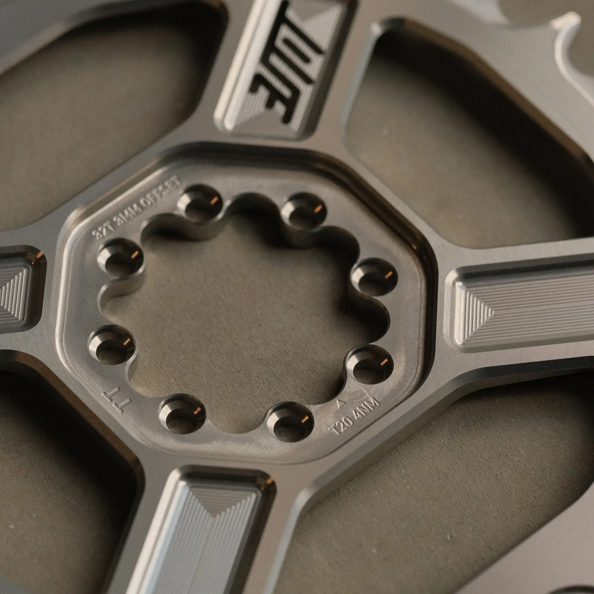 title-cr1-8-bolt-chainring-sram-t-type-2