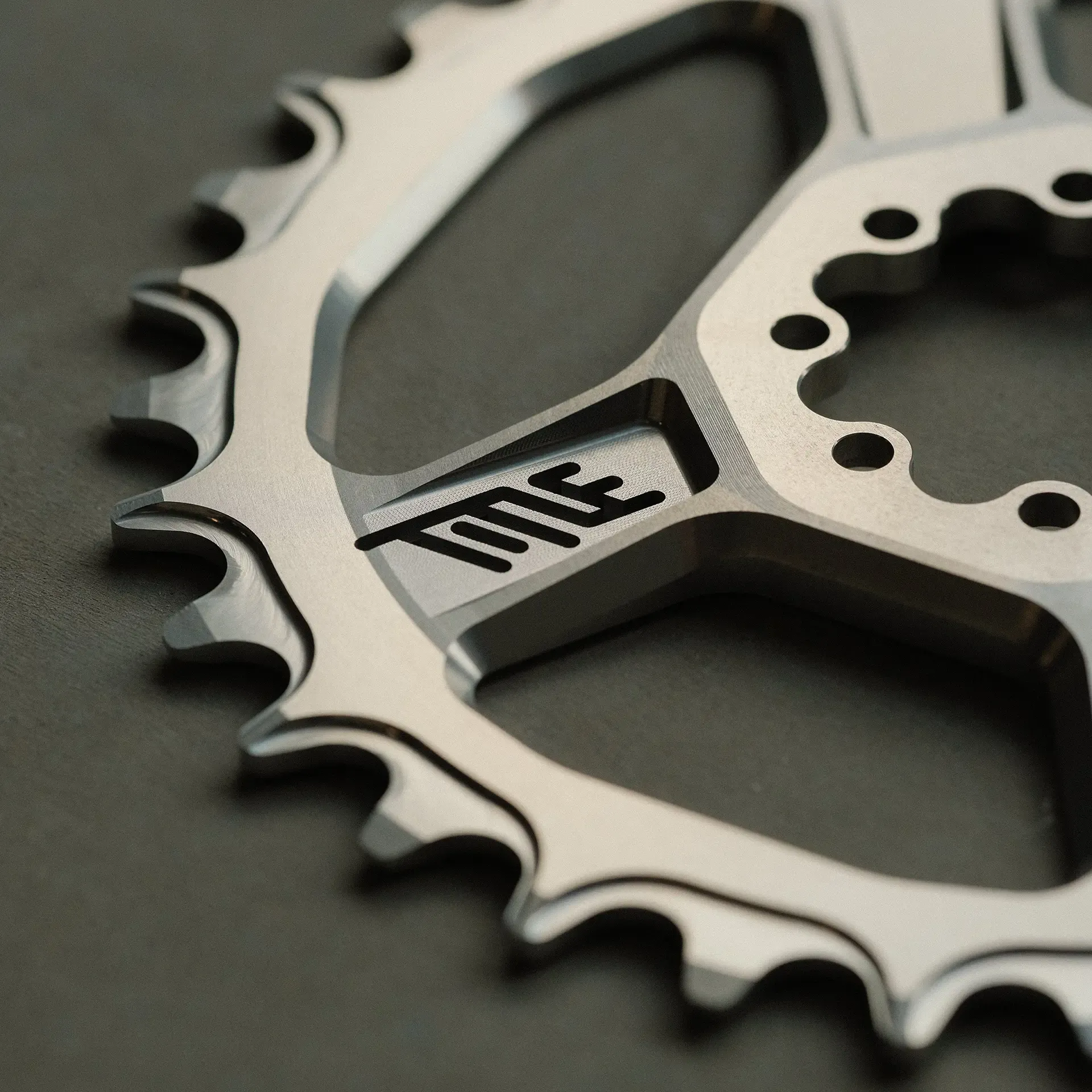 title-cr1-8-bolt-chainring-sram-t-type-1