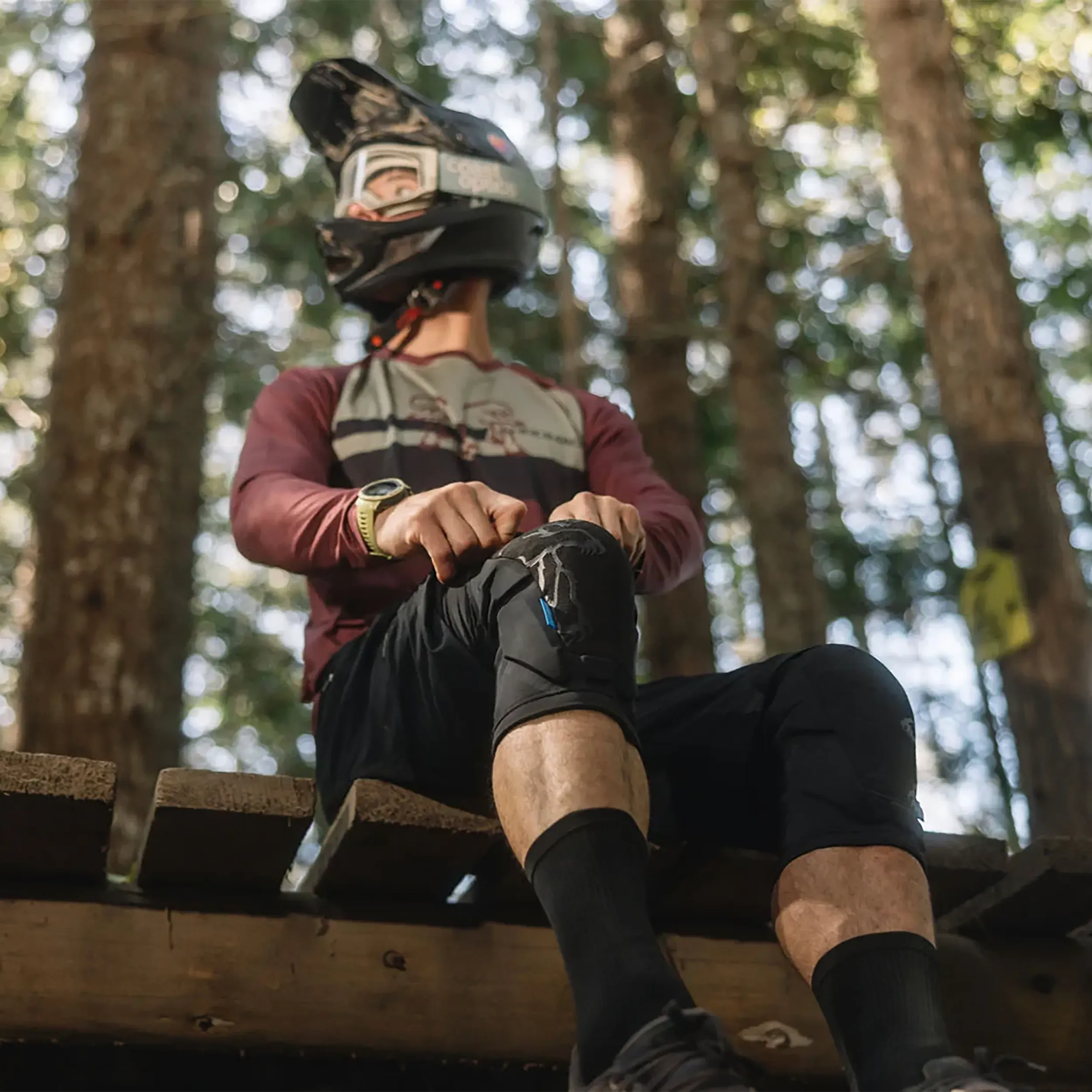 chromag-rift-v2-knee-guard-lyfestyle-2