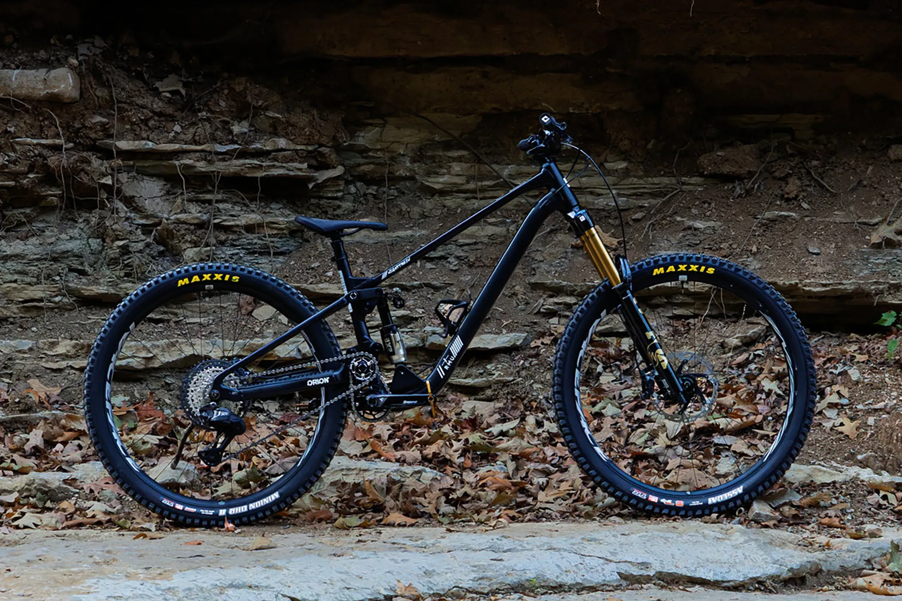 rmu-nighttrain-170mm-frameset-lifestyle-4
