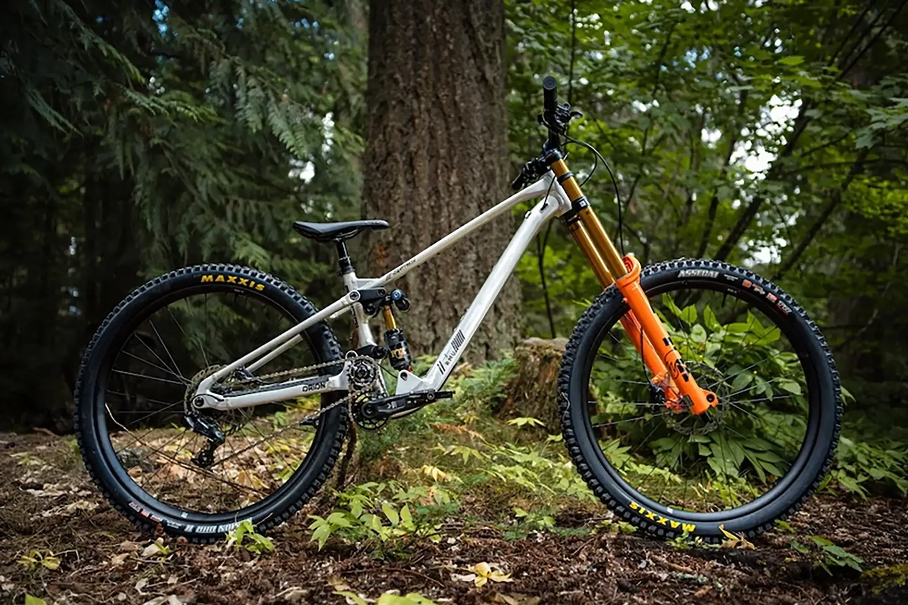 rmu-nighttrain-170mm-frameset-lifestyle-2