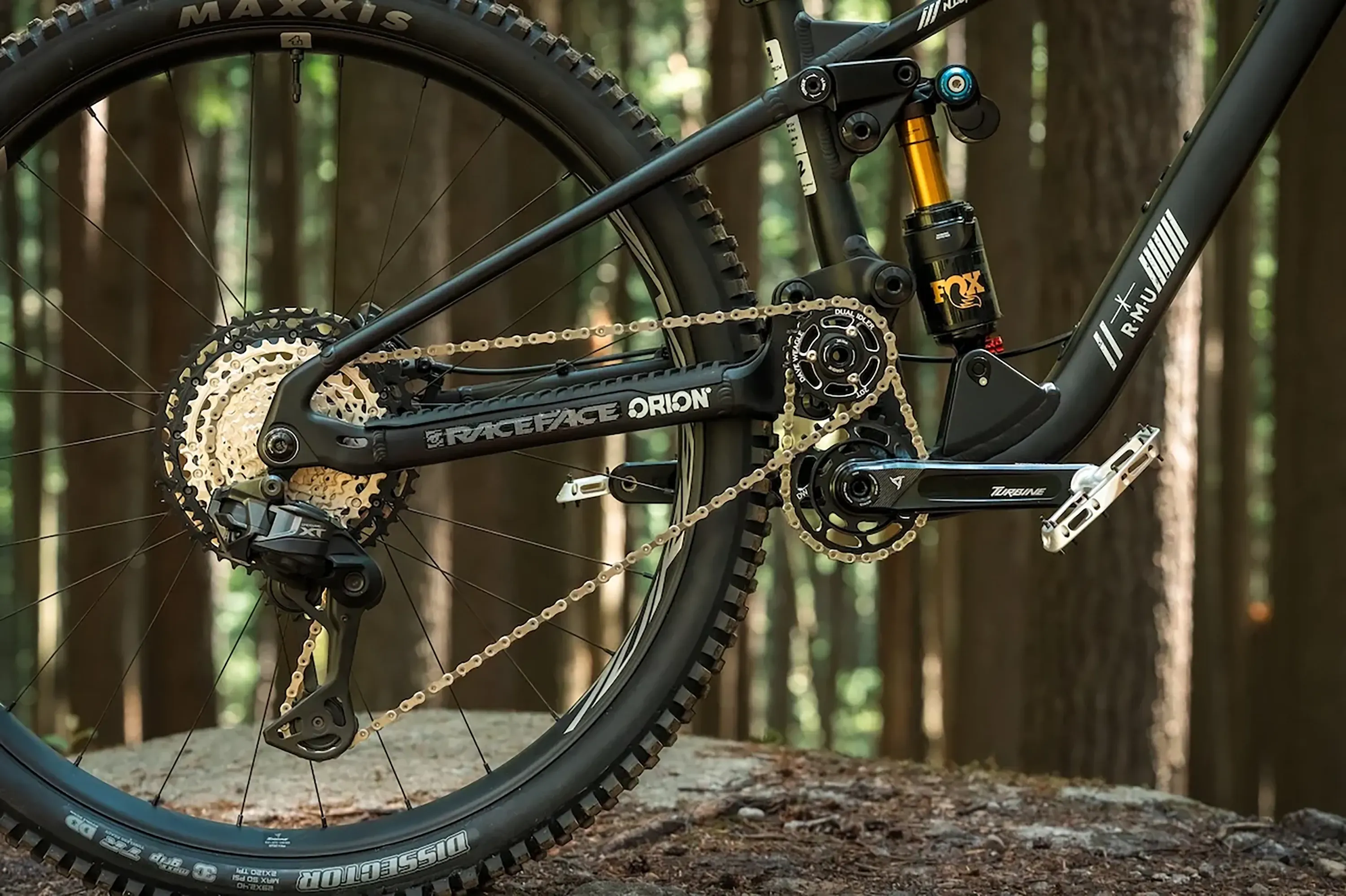 rmu-nighttrain-170mm-frameset-lifestyle-6