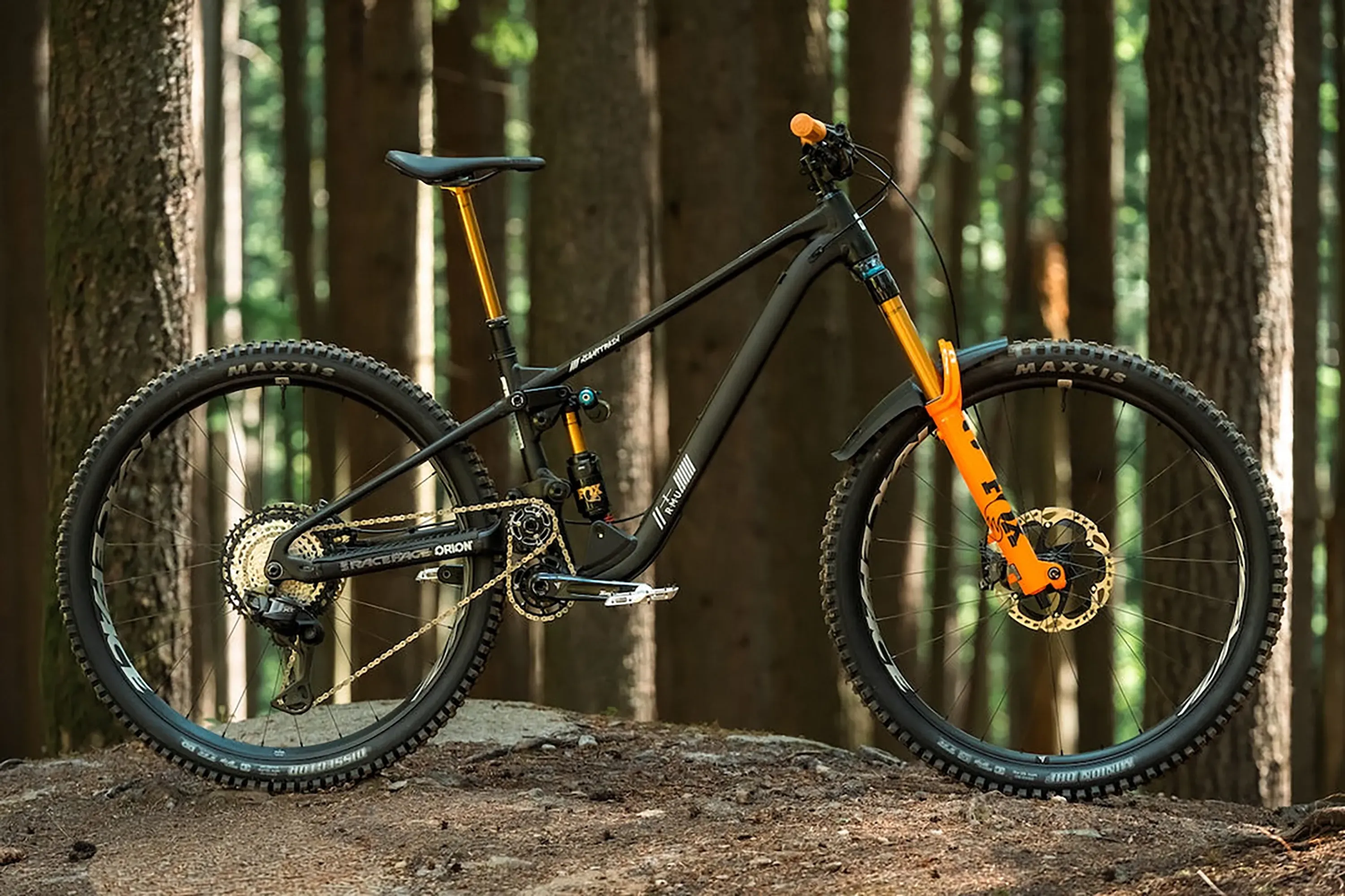 rmu-nighttrain-170mm-frameset-lifestyle-1