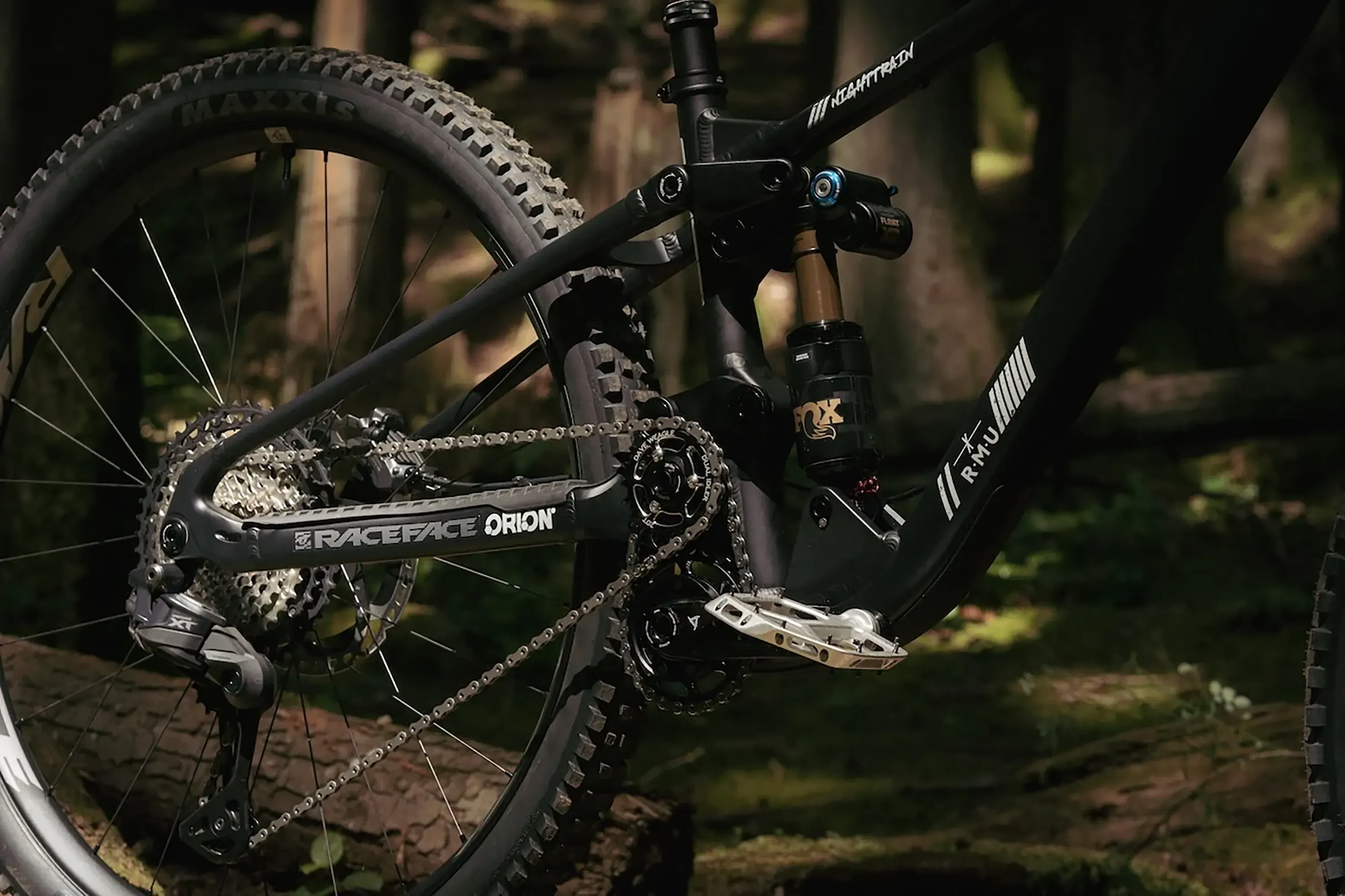 rmu-nighttrain-170mm-frameset-lifestyle-5