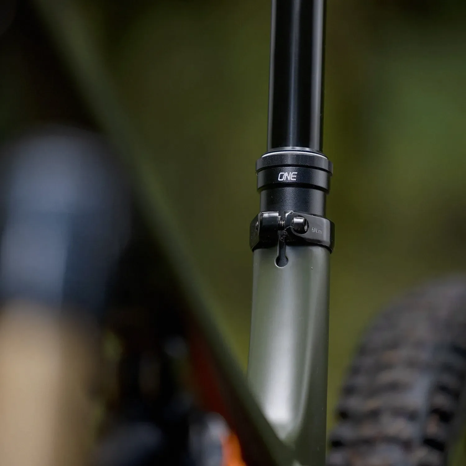 oneup-v2-dropper-seatpost-live-2