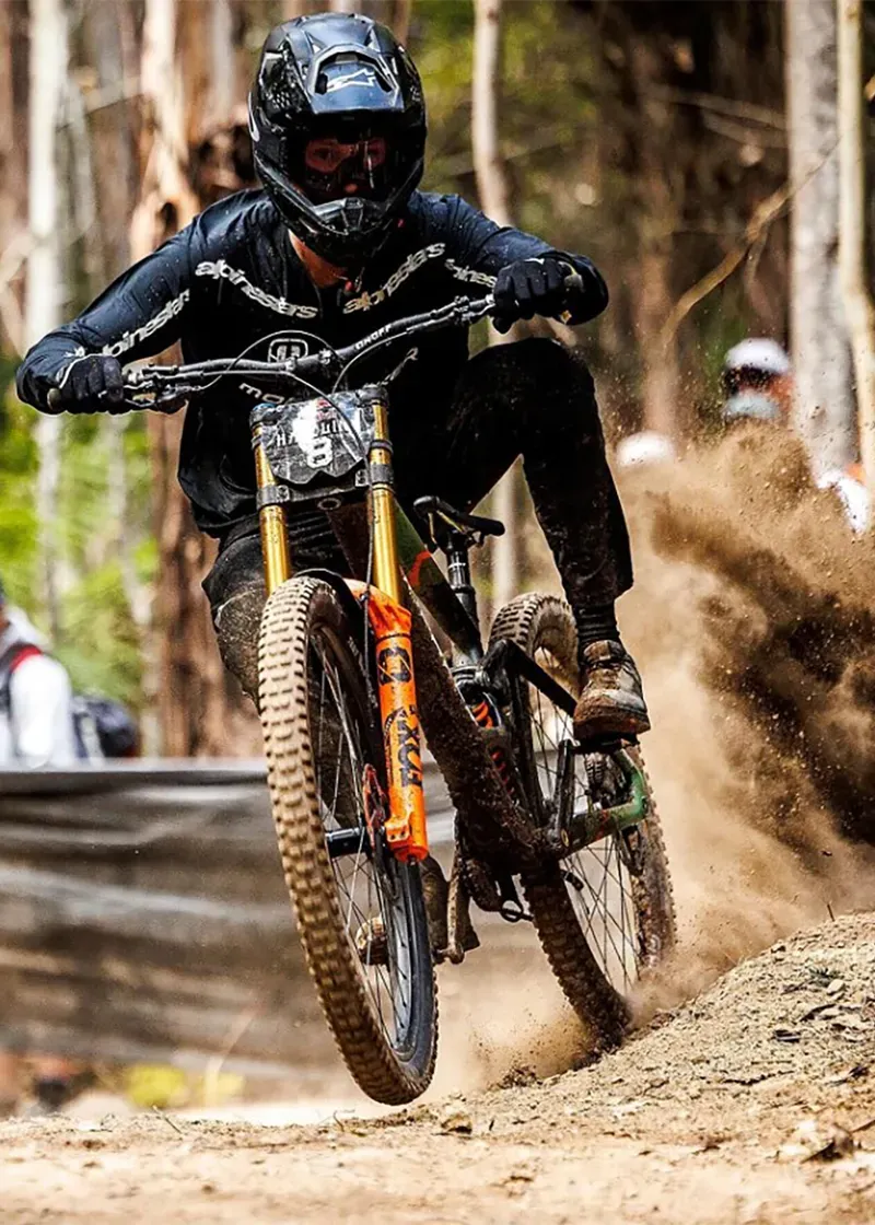 crankbrothers-mallet-dh-pedal-lifestyle-4