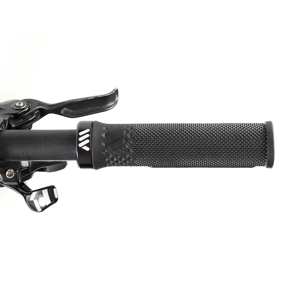 all-mountain-style-cero-grips-black-installed-right